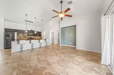 Living - 11525 E 35 Pl, Yuma, AZ 85367 photo 4 of 5
