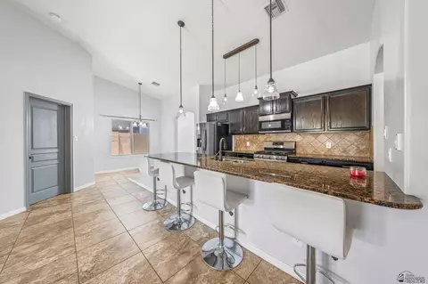Kitchen - 11525 E 35 Pl, Yuma, AZ 85367 photo 2 of 3