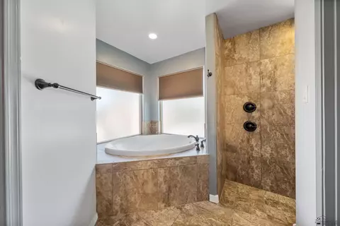 Bath - 11525 E 35 Pl, Yuma, AZ 85367 photo 3 of 4