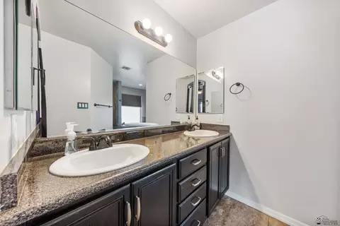 Bath - 11525 E 35 Pl, Yuma, AZ 85367 photo 3 of 6