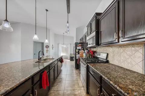 Kitchen - 11525 E 35 Pl, Yuma, AZ 85367 photo 3 of 3