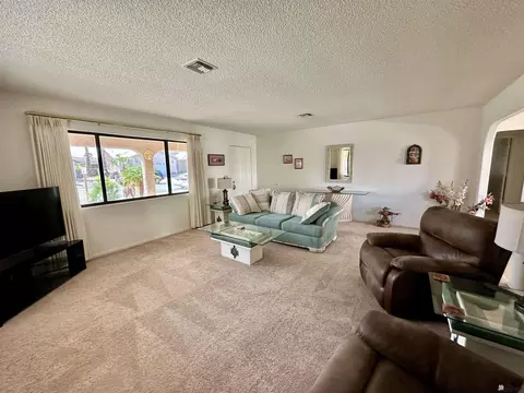 Living - 14128 E 49 Dr, Yuma, AZ 85367 photo 3 of 4
