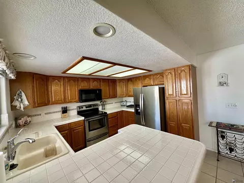 Kitchen - 14128 E 49 Dr, Yuma, AZ 85367 photo 3 of 5