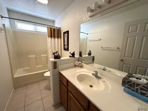 Bath - 14128 E 49 Dr, Yuma, AZ 85367 photo 1 of 3