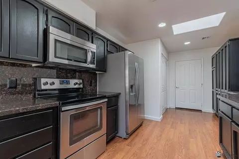 Kitchen - 10563 E 35 St, Yuma, AZ 85365 photo 2 of 2