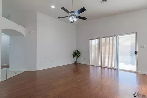Living - 10563 E 35 St, Yuma, AZ 85365 photo 4 of 5
