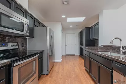 Kitchen - 10563 E 35 St, Yuma, AZ 85365 photo 1 of 2