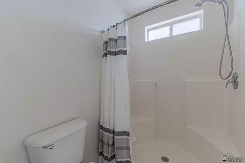 Bath - 10563 E 35 St, Yuma, AZ 85365 photo 2 of 3