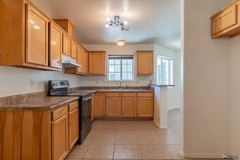 Kitchen - 9624 E 37 St, Yuma, AZ 85365 photo 2 of 3