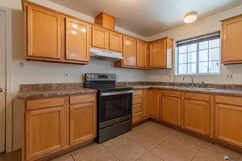 Kitchen - 9624 E 37 St, Yuma, AZ 85365 photo 3 of 3