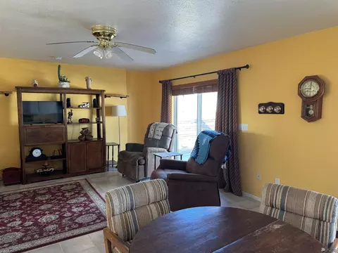 Living - 13619 E 49 Dr, Yuma, AZ 85367 photo 4 of 5