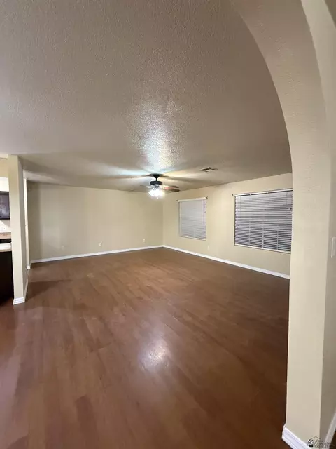 Living - 11288 E 26 Pl, Yuma, AZ 85367 photo 4 of 4