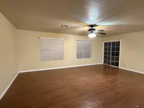 Living - 11288 E 26 Pl, Yuma, AZ 85367 photo 2 of 4