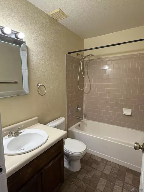Bath - 11288 E 26 Pl, Yuma, AZ 85367 photo 3 of 3