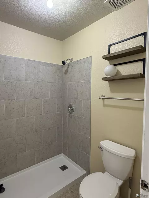 Bath - 11288 E 26 Pl, Yuma, AZ 85367 photo 2 of 3