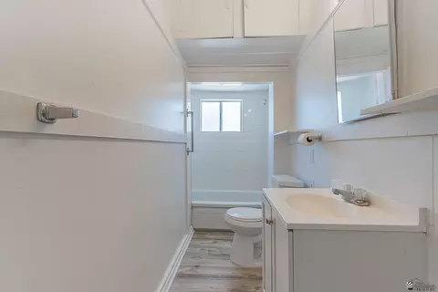Bath - 903 S 3 Ave, Yuma, AZ 85364 photo 1 of 1
