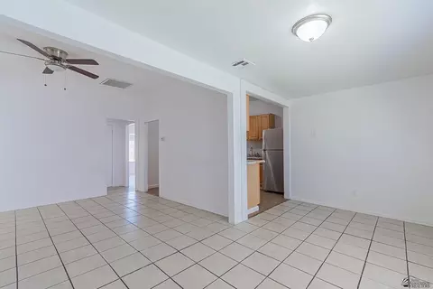 Living - 903 S 3 Ave, Yuma, AZ 85364 photo 3 of 4