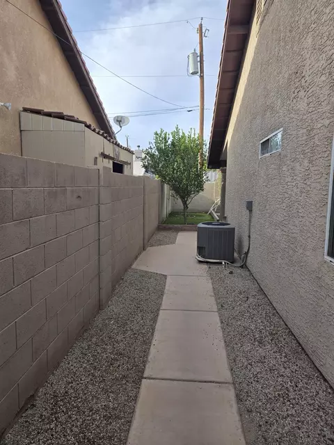 Exterior - 960 W 34 St, Yuma, AZ 85364 photo 8 of 9