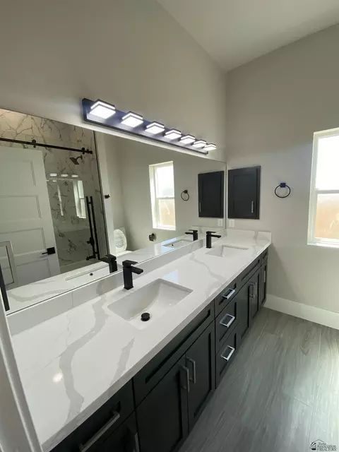 Bath - 12132 E 35 Pl, Yuma, AZ 85367 photo 4 of 6