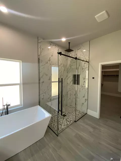 Bath - 12132 E 35 Pl, Yuma, AZ 85367 photo 3 of 6