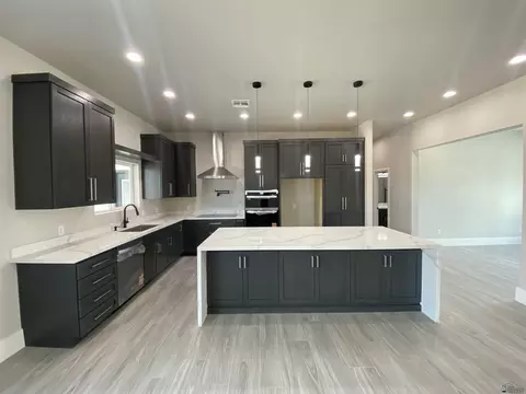 Kitchen - 12132 E 35 Pl, Yuma, AZ 85367 photo 1 of 2
