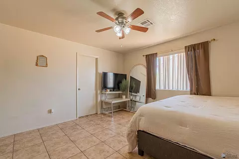 Bedroom - 6331 E 42 Ln, Yuma, AZ 85365 photo 2 of 4