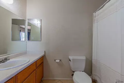 Bath - 6331 E 42 Ln, Yuma, AZ 85365 photo 1 of 2