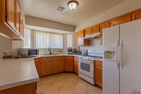 Kitchen - 6331 E 42 Ln, Yuma, AZ 85365 photo 1 of 2