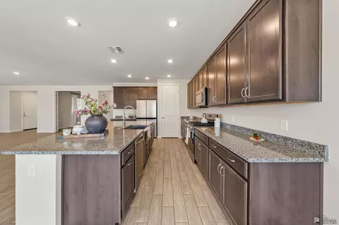 Kitchen - 14783 E 40 Pl, Yuma, AZ 85367 photo 1 of 2