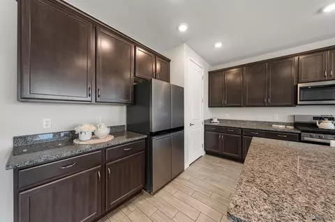 Kitchen - 14783 E 40 Pl, Yuma, AZ 85367 photo 2 of 2