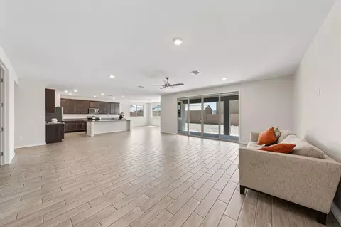 Living - 14783 E 40 Pl, Yuma, AZ 85367 photo 1 of 2