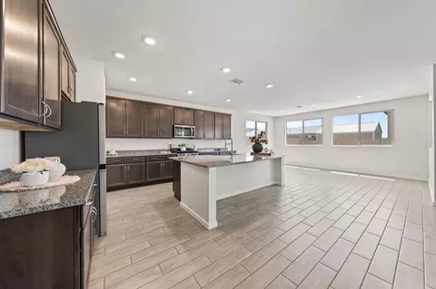 Kitchen - 14783 E 40 Pl, Yuma, AZ 85367 photo 1 of 2