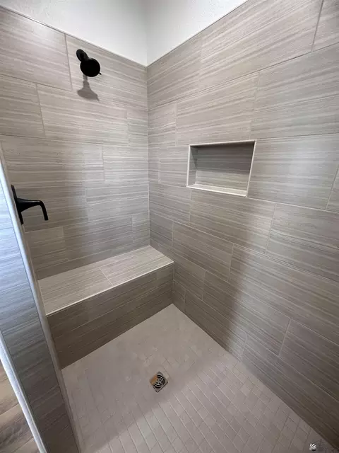Bath - 9935 E 36 Pl, Yuma, AZ 85365 photo 2 of 3