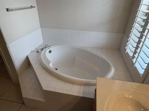 Bath - 10442 E 39 Pl, Yuma, AZ 85365 photo 3 of 3