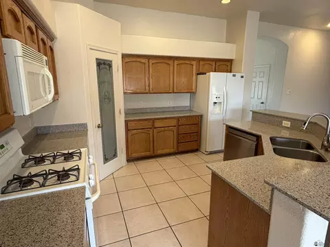 Kitchen - 10442 E 39 Pl, Yuma, AZ 85365 photo 3 of 3
