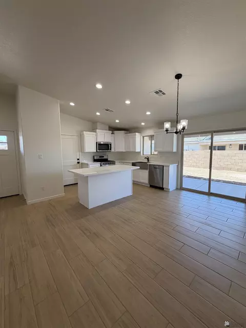 Kitchen - 9918 E 36 Pl, Yuma, AZ 85365 photo 2 of 2