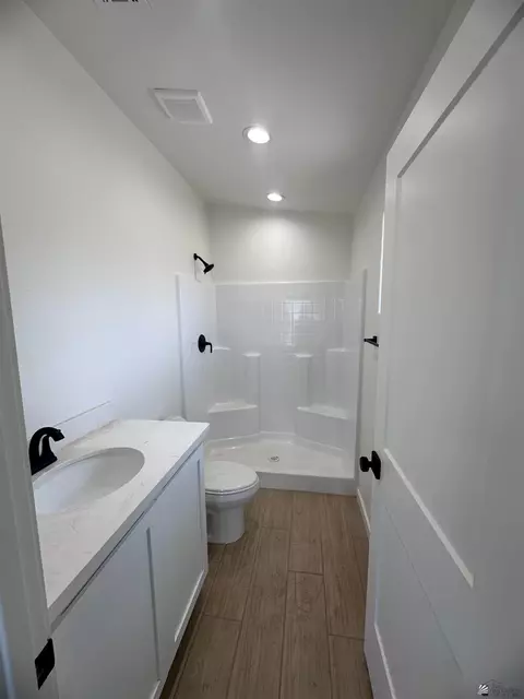 Bath - 9918 E 36 Pl, Yuma, AZ 85365 photo 3 of 3