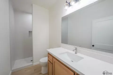 Bath - 10570 E 45 St, Yuma, AZ 85367 photo 1 of 4