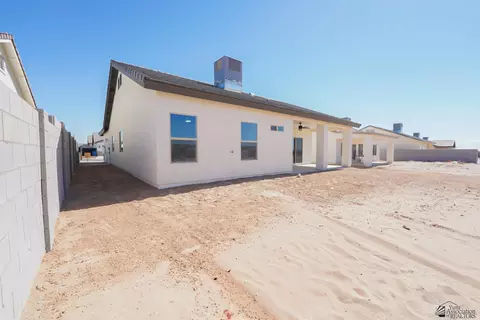 Exterior - 10570 E 45 St, Yuma, AZ 85367 photo 3 of 4