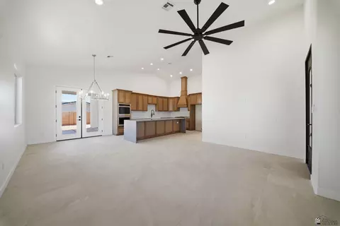 Living - 7847 E 35 St, Yuma, AZ 85365 photo 1 of 2