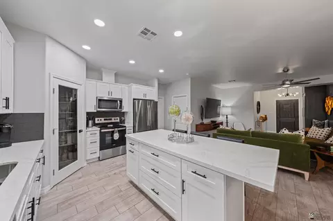 Kitchen - 14159 E 49 Dr, Yuma, AZ 85367 photo 2 of 4