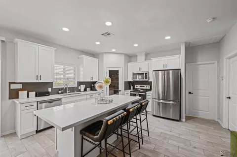 Kitchen - 14159 E 49 Dr, Yuma, AZ 85367 photo 1 of 4