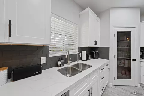 Kitchen - 14159 E 49 Dr, Yuma, AZ 85367 photo 4 of 4