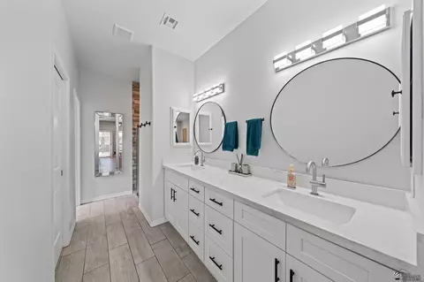 Bath - 14159 E 49 Dr, Yuma, AZ 85367 photo 2 of 6
