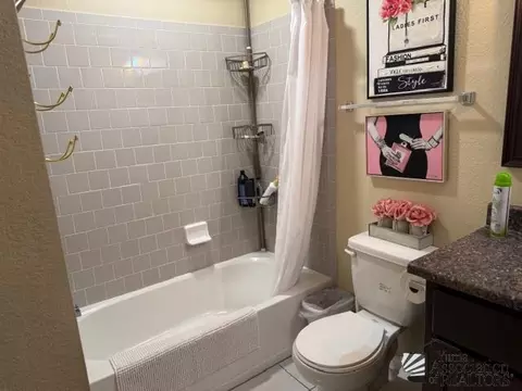Bath - 9010 E 30 Pl, Yuma, AZ 85365 photo 1 of 2