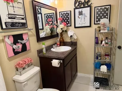Bath - 9010 E 30 Pl, Yuma, AZ 85365 photo 2 of 2