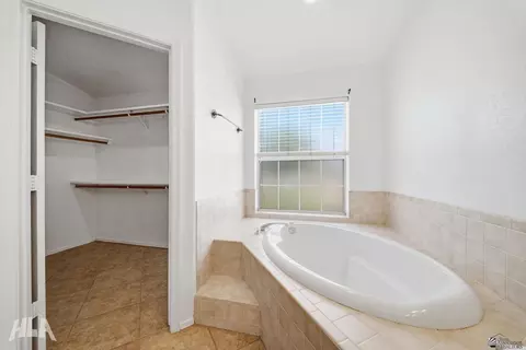 Bath - 10575 36 Pl, Yuma, AZ 85365 photo 4 of 4