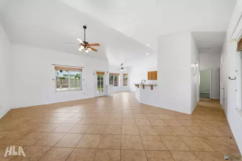 Living - 10575 36 Pl, Yuma, AZ 85365 photo 3 of 4