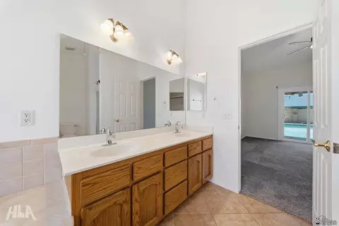 Bath - 10575 36 Pl, Yuma, AZ 85365 photo 3 of 4