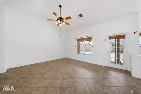 Living - 10575 36 Pl, Yuma, AZ 85365 photo 4 of 4